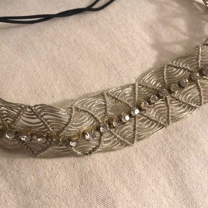💎 Amazing jeweled headband. Amazing gold wire detail for ultimate Queen vibes.